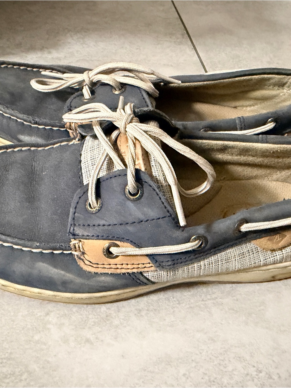 Woman Sperry Navy Casual Boat Shoes with Beige Accents 9M